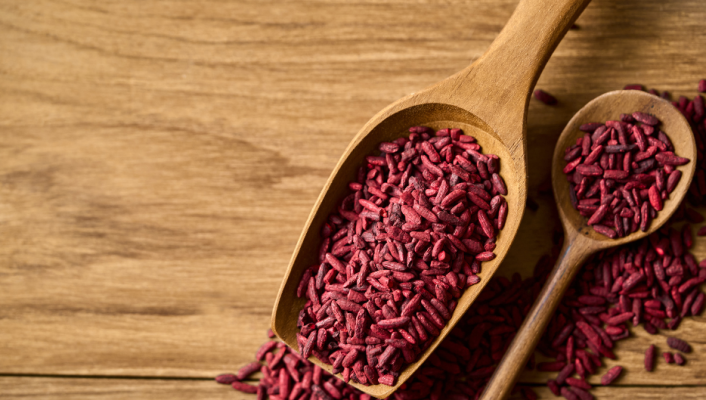 Riso Rosso: a cosa serve, benefici e quando assumerlo